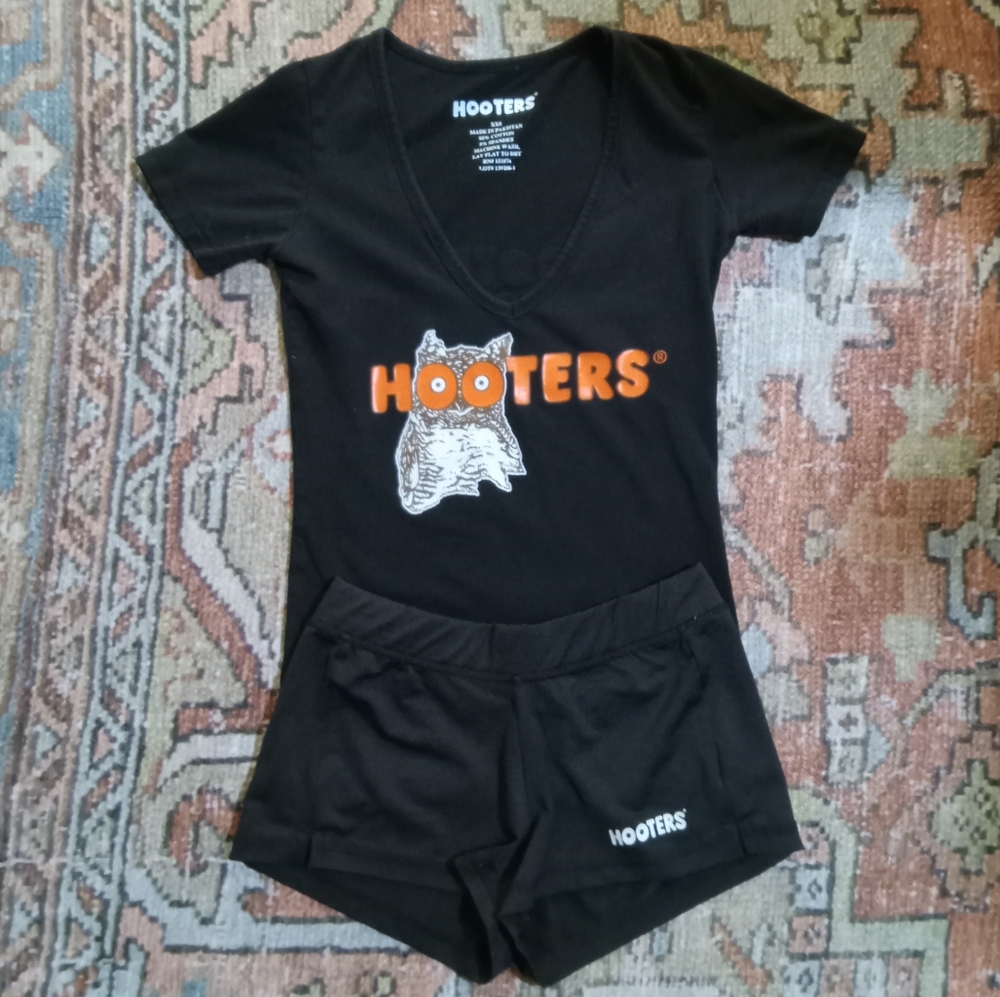 Hooters short sleeve v-neck set XS/XXXS!!!